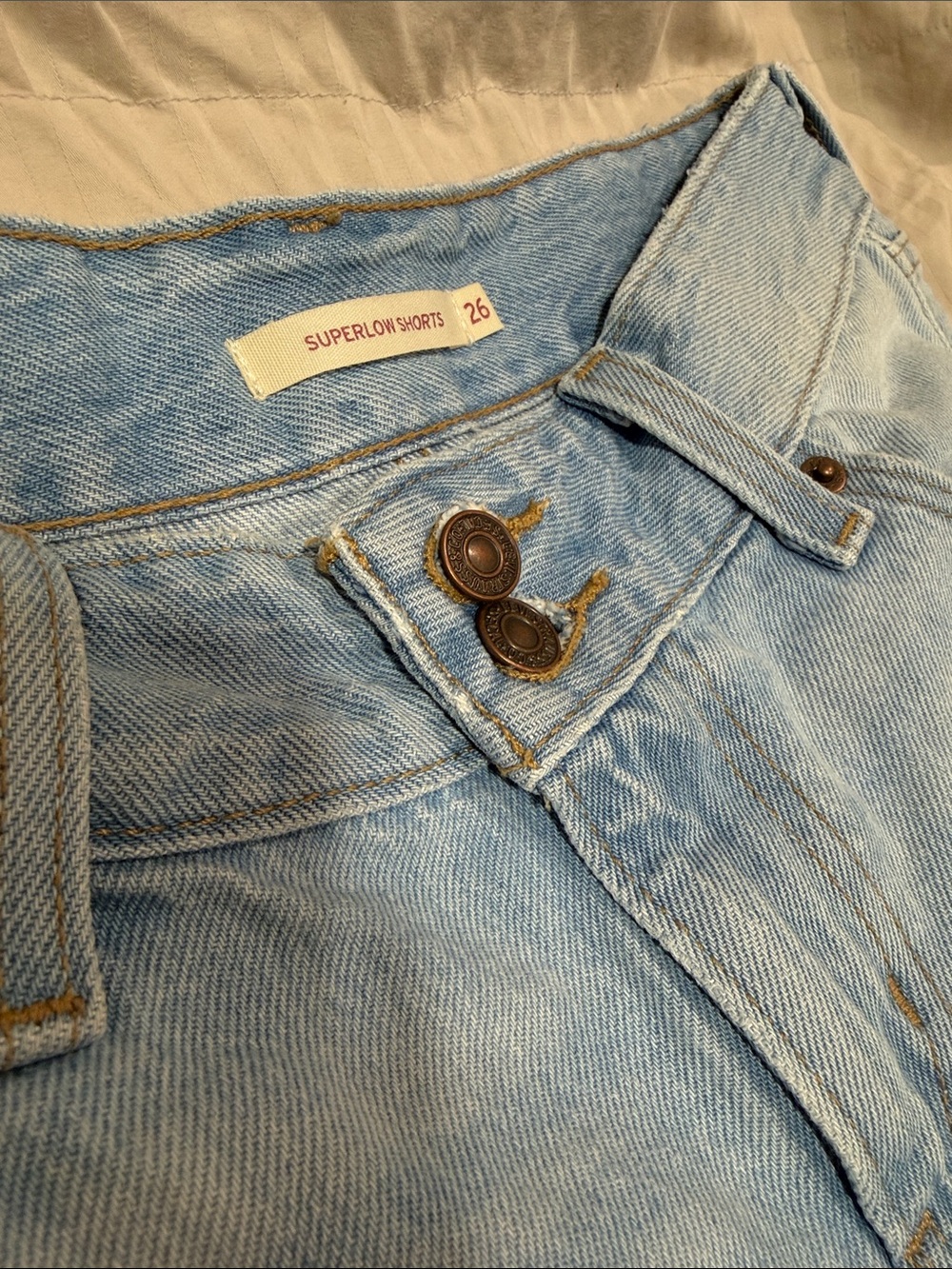 Levi Shorts - Picture 3 of 3